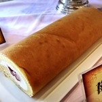 伊丹シティホテル - 苺ロール