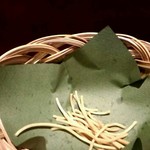 司や - お通し風に出てくる揚げ蕎麦