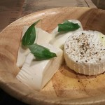 CHEESE FAICAL - 自家製リコッタチーズにハチミツがトロ～(*￣∇￣)ノ