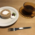 レディバードキッチン - 米粉のロールケーキ（きなこ）&玄米コーヒー