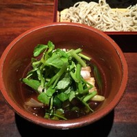 蕎麦懐石 無庵 - 鴨せいろそばの鴨汁、青菜は「芹」