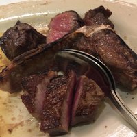Empire Steak House Roppongi - 大皿の上で解体してもらえます。