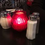 Gino's East - 料理写真:コンディメンツ。