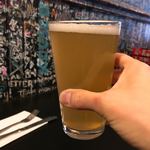 Gino's East - こちらにも白ビールがあった！ ドイツ風というよりベルギー風味