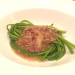 東京チャイニーズ 一凛 - 自家製干し肉と水蓮菜の炒めもの