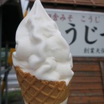 Koujiya Shouten - 塩糀ソフトクリーム Sサイズ  257円（税込）