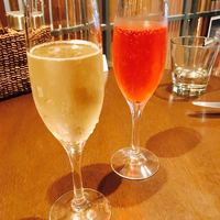 オービカ モッツァレラバー 梅田店 - おもいがけないスパークリングで嬉し過ぎたー♪
                ノンアルのジュースもあった！（赤い方）