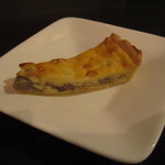 オステリア ヴァンヴィーノ - お通し(パンチェッタときのこのキッシュ)(H23.6.9)