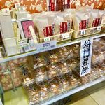 神田明神売店 - 店内。