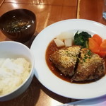 洋食屋 あかね屋 - メンチカツ ﾐｰﾄｿｰｽ添え