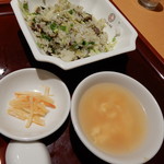 中国大明火鍋城 - スープと漬物が付属