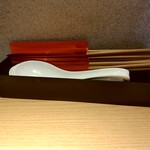 杏と桜 - 【2018.3.10(土)】テーブルにある割り箸とレンゲ