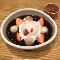 京都石塀小路豆ちゃ 有楽町 - 苺のぜんざい。