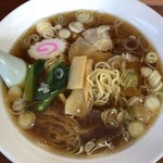 味よし食堂 - ラーメン(中盛)700円。
      シンプルだけど食べたくなるラーメン。