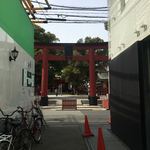 淀屋橋 うおじ - その他写真:御霊神社正面の路地にありますよ