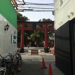 Yodoyabashi Uoji - 御霊神社正面の路地にありますよ