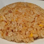 半チャンラーメン あかしや - 半チャンラーメン あかしや ＠東陽町 注文が入るたびに調理される、玉子と刻みチャーシューが具で、不思議な美味しさの半チャーハン 税込200円 少な目でお願い