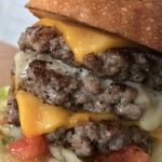 マッドバーガー - マッドバーガー(MAD BURGER)(東京都渋谷区渋谷)トリプルチーズバーガー