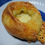 Bureddo Kafe Hakkuruberi - チーズパン チーズの羽根が大切