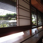 六盛　スフレ・カフェコーナー茶庭 - 座敷席からの風景