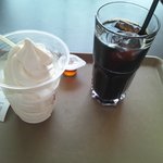ホリーズカフェ - ソフトクリームとアイスコーヒー