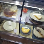 喫茶 青砥 - 店内のケーキケース