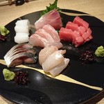 美食美酒 囲 - 刺身盛り合わせ