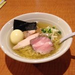 麺肴 今日から - 魚介スープのヒマラヤ岩塩ラーメン