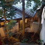 かわらまち 花ざくろ - 2階より中庭を臨む