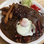 カレーハウス・ジャン - pukuはスペシャルカレー。
            
            大盛りにチキンカツ、シュウマイ、ウインナー、ハンバーグ、目玉焼きのってコーヒーもつくヤツ。
            
            ￥980。
            
            
            
            
            
            
            