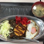 金沢カレー ザ・キング - キャーーー！！！本日のランチカレー！！！
ランチカレは大盛りで日替わりトッピング2種に味噌汁付きで驚きの￥500！！！

学生食堂みたいな値段だぞ！！！


