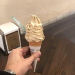 ジェラテリア アクオリーナ - アールグレイのジェラートソフト（650円）税込だったかな？