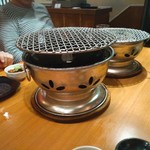 焼肉しみず - 七輪２つ。