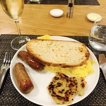 Qantas Los Angeles - International First Lounge  - 