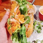 アジアン マルシェ - バインミーにはこれでもか！って野菜ぶち込んでプリッキーヌも大量に～