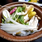 Yoshino Ryokan - 夕食（シラウオとタモギダケの鍋）