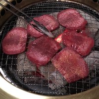 川崎名物 炭火焼肉 食道園 - 上タン塩