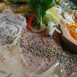 神髄 - 全部のせ濃厚豚骨味噌らーめん(拡大)