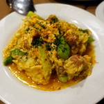 ティオ・ダンジョウ - グリーンアスパラガスとチョリソー入りスクランブルエッグ