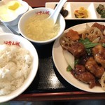 阿里山城 - 揚げ鶏肉の黒酢炒め900円税込