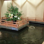 華鳳 - 吹き抜けの下に