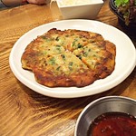 韓国家庭料理ジャンモ - 海鮮チヂミハーフ 500円ぐらい