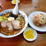 ラーメン駅前 - 料理写真:みそラーメン・焼めしセット