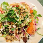 Güsk - 地元産野菜のサラダ。朝どりだけに新鮮。