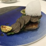 Grand rocher - 高知県産オウモンハタ黒トリュフ、キャベツのピューレソースと黒キャベツ芽キャベツ添え