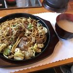 天笑屋 - ランチタイムは、味噌汁がサービス