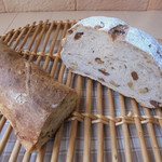 るぅた - バケットとＲと宇井七男クルミとレーズンのパン