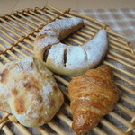 るぅた - クロワッサン・枝豆のパン・三日月形はのはモンブランと言うパンです。