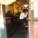 店内はそんなに広くないです