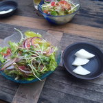 鉄火 - ランチセットのサラダ＆漬け物でございます